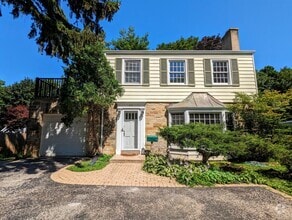 Building Photo - 313 Ridge Rd