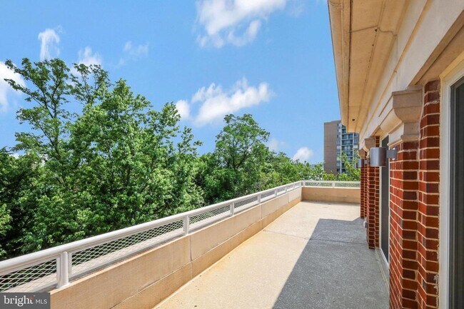 Building Photo - 635 Slaters Ln