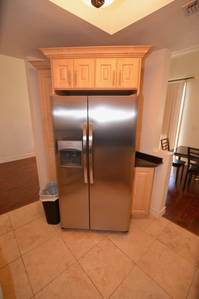 Building Photo - Meridian - Top-Floor 1 Bedroom | 1 Bath with City Views