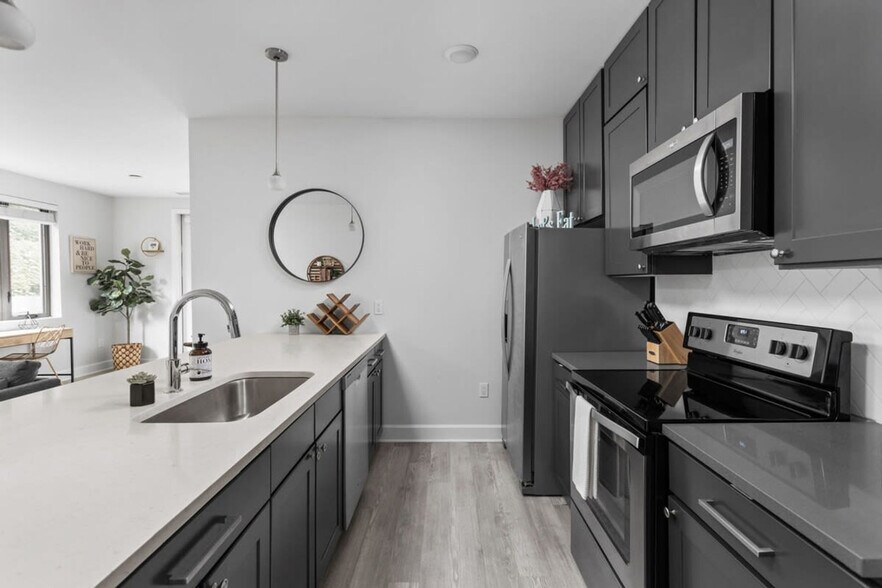 Building Photo - 5858 N College Ave