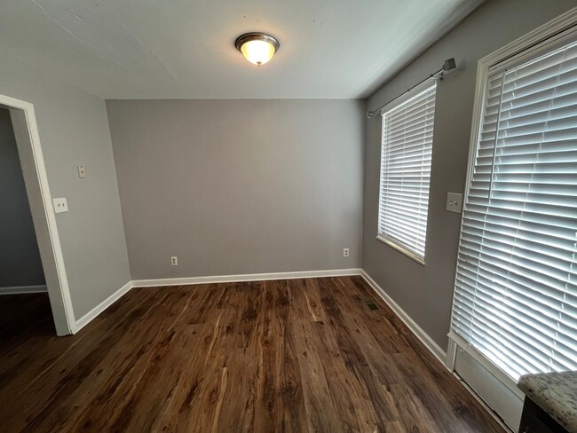Building Photo - Charming 3 Bed, 2 Bath Home on Over an Acre!
