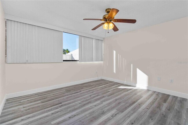 Building Photo - 500 Treasure Island Causeway