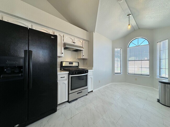 Building Photo - Northeast El Paso 3Bed/2Bath Refrig A/C