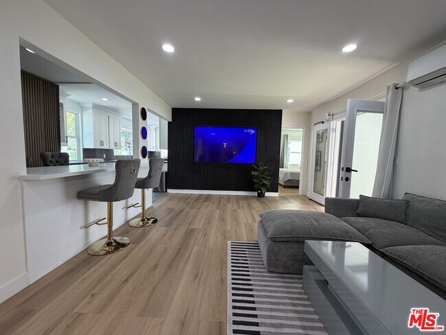 Building Photo - 11836 Laurelwood Dr