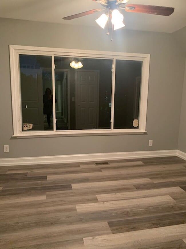 Building Photo - Utilities Included in this Upper Unit Dupl...