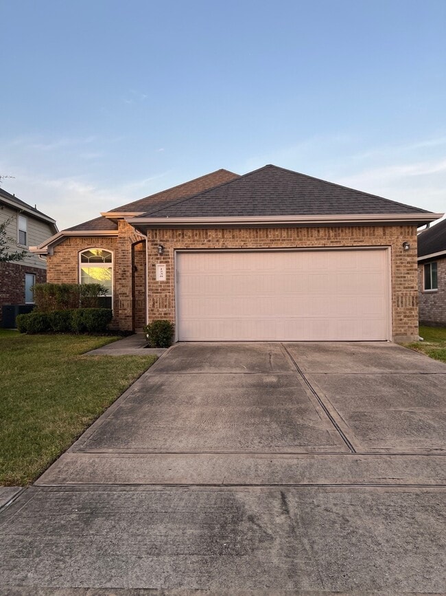 Primary Photo - 1238 S Maple Dr