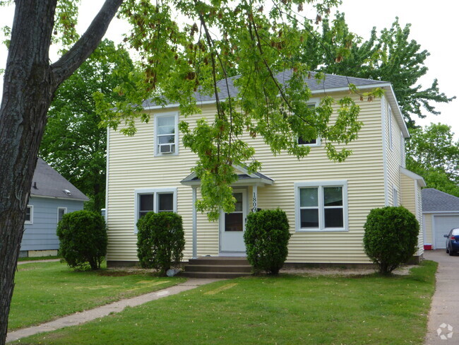 Building Photo - 1809 Hoover Ave