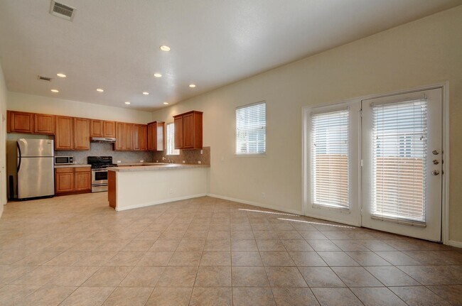 Building Photo - 610 Maiden Ln