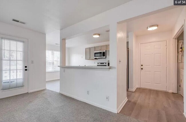 Building Photo - 2 bedroom 2 full bath condo close to the b...