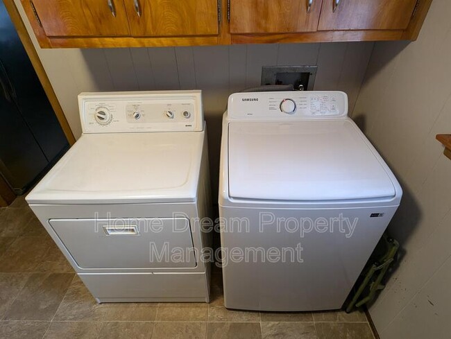 Building Photo - 1401 Bragg Rd