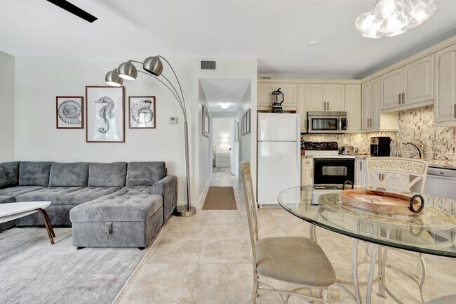 Building Photo - 353 S US Hwy 1