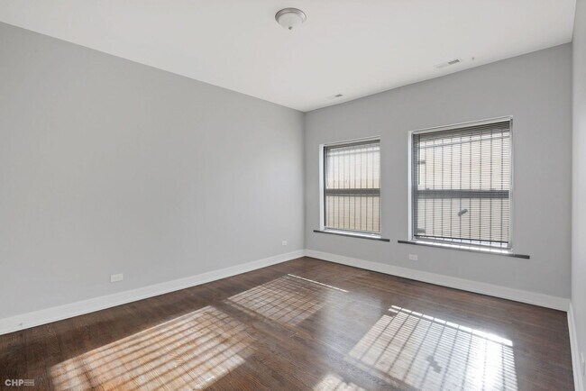 Building Photo - 4359 S King Dr