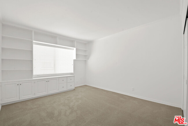 Building Photo - 122 Ocean Park Blvd