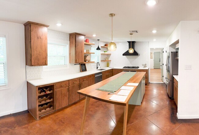 Building Photo - 2302 Brooklawn Dr