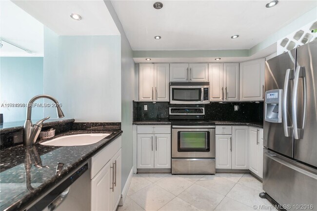 Building Photo - 555 NE 15th St