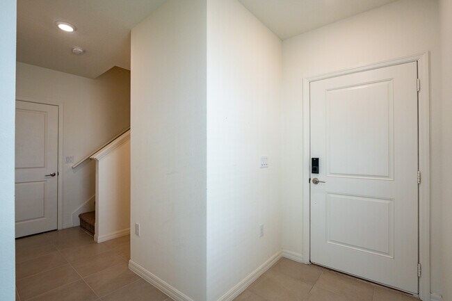 Building Photo - 757 Stoney Pointe Cir