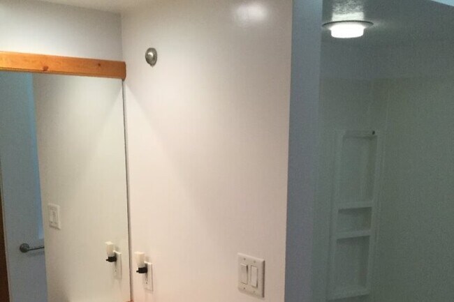 Building Photo - 2309 Wellington St