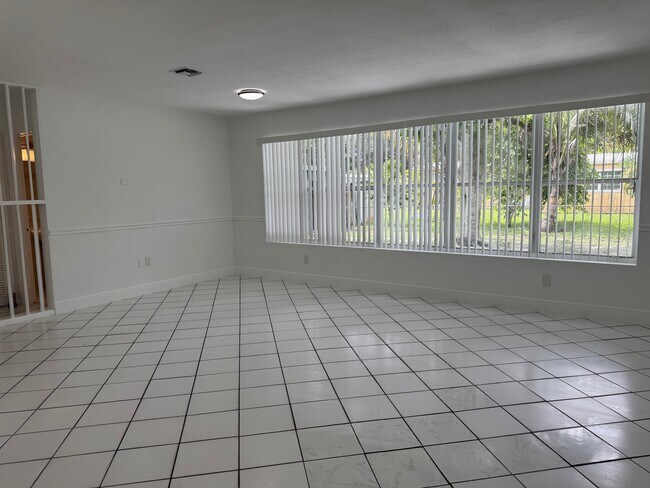 Building Photo - 6884 NW 14th St