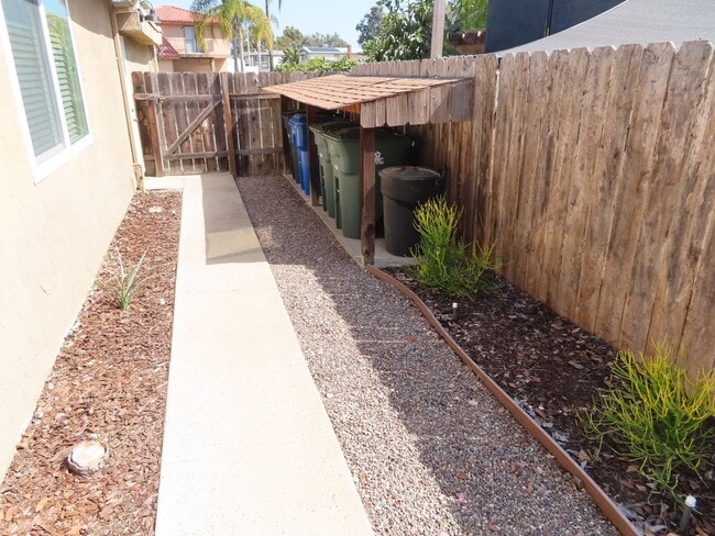 Building Photo - Nicely updated 4-bedroom house in Chula Vista