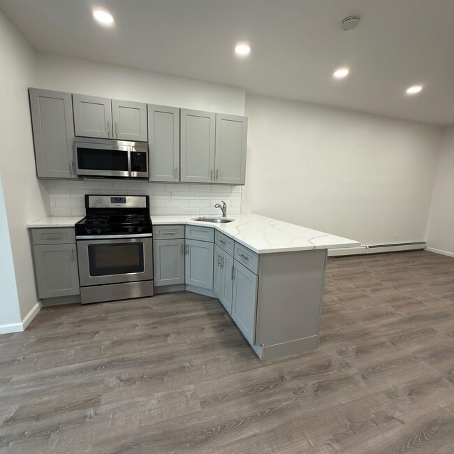 Building Photo - 737 Montgomery St