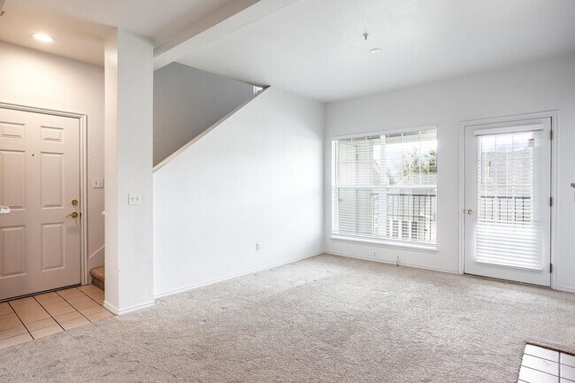 Building Photo - 2 Level Canyon Creek Condo