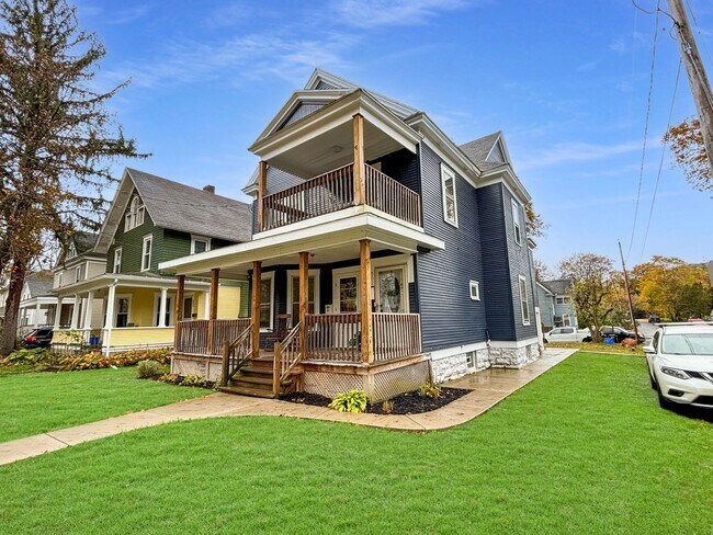 Building Photo - 300 Milburn Dr