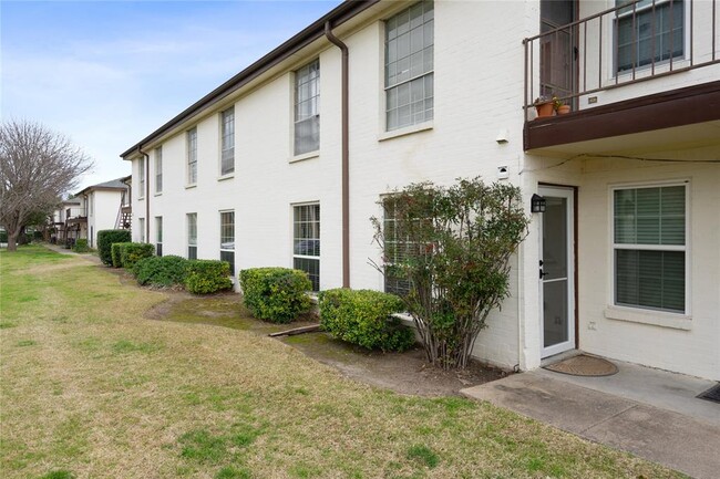 Building Photo - 4010 Ridglea Country Club Dr