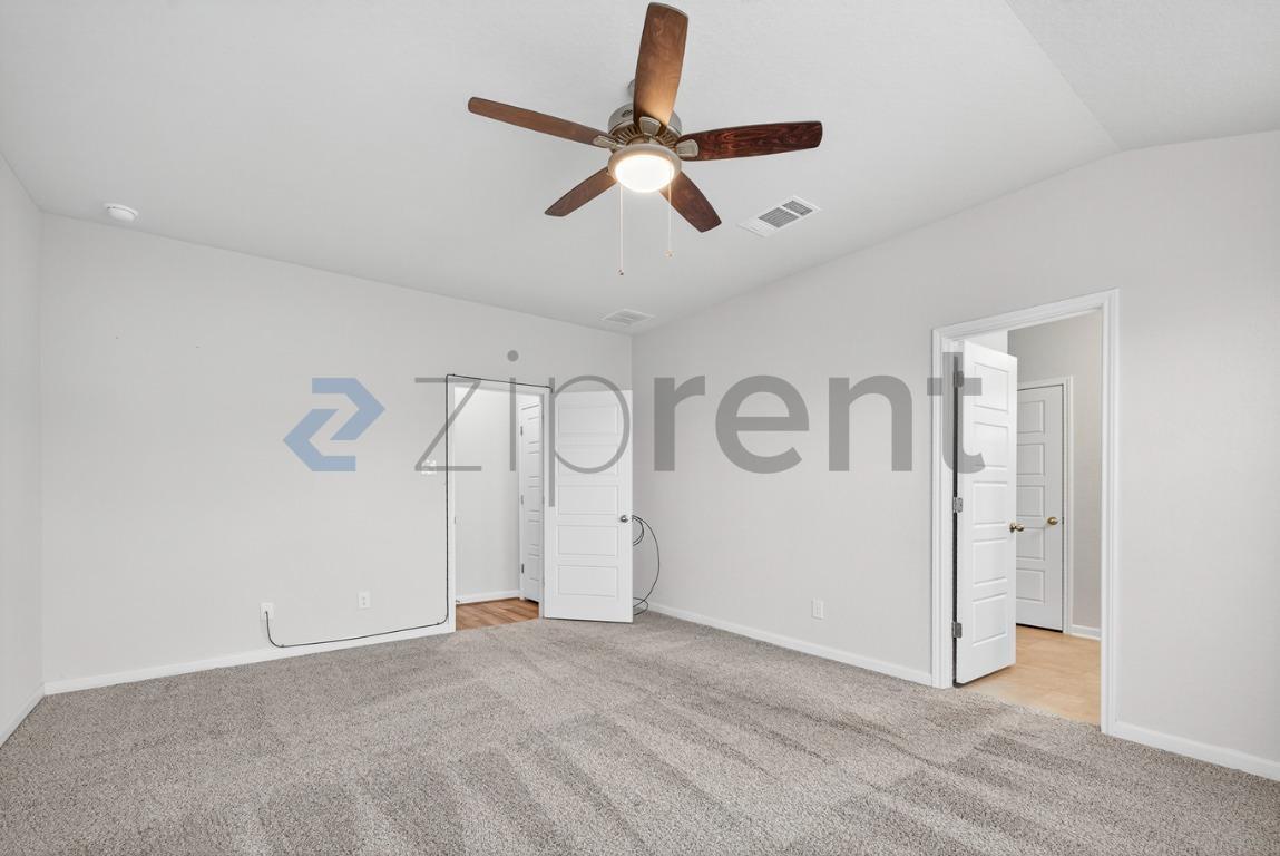 Building Photo - Unit