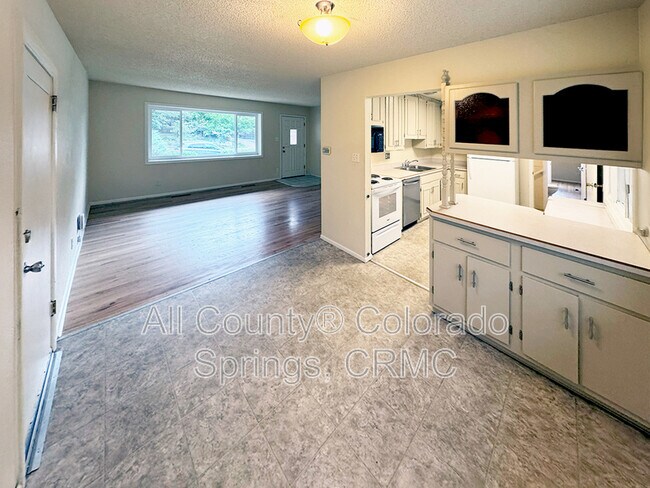 Building Photo - 2122 Meyers Ave