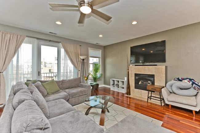 Building Photo - 1232 N Milwaukee Ave