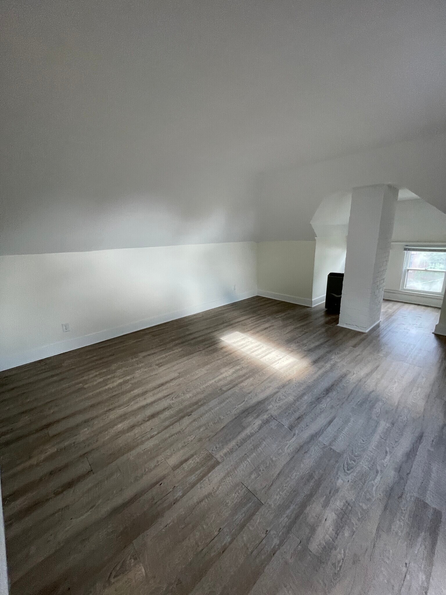 Building Photo - 297 Reinhard Ave