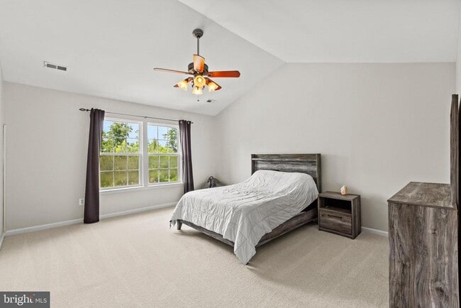 Building Photo - 45370 Barefoot Dr