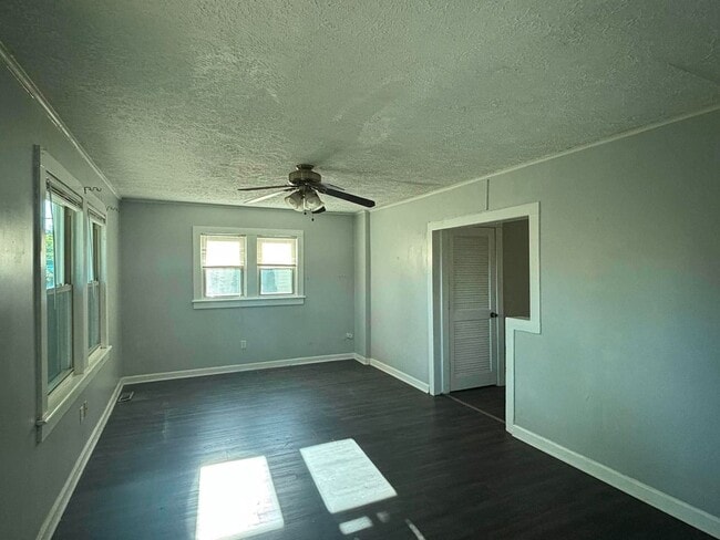 Building Photo - 3 bed 1 bath