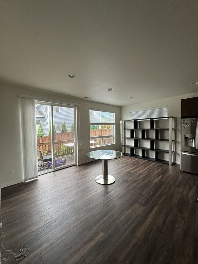 Building Photo - Warm, Welcoming 5BR Home Near Alderwood Mall