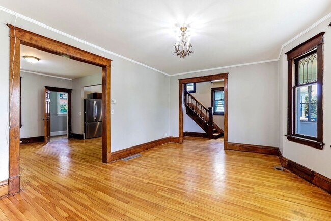 Building Photo - 884 Iglehart Ave