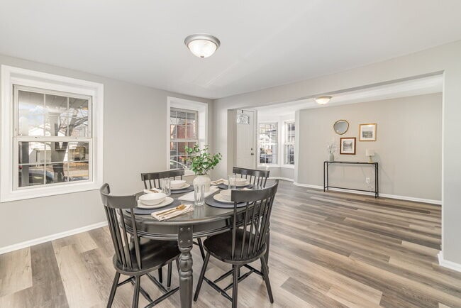 Building Photo - 28 W Main St