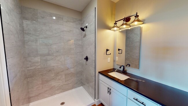 Building Photo - Upgrade to a 3-Bed, 2-Bath House with Extra Space