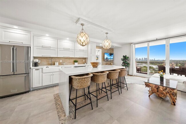 Building Photo - 2301 Collins Ave