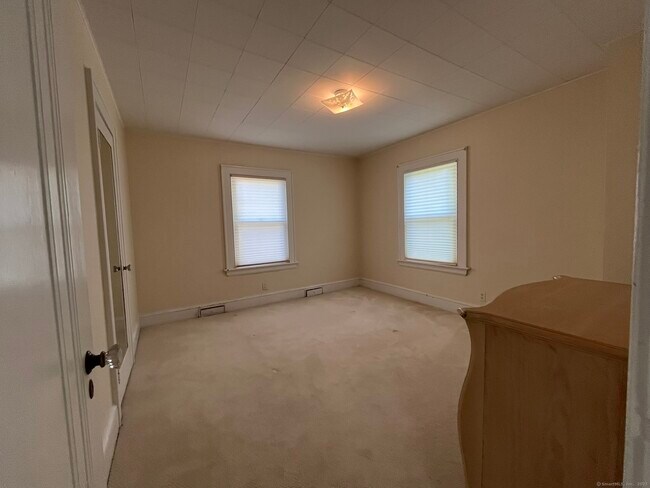 Building Photo - 644 Amity Rd