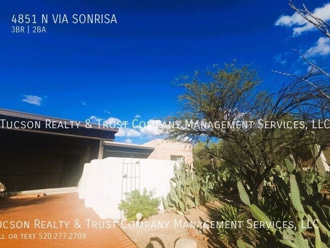 Building Photo - 4851 Vía Sonrisa