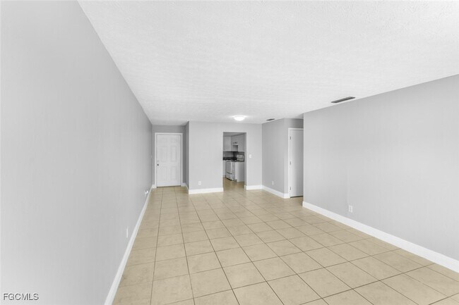 Building Photo - 2935 SE 15th Pl