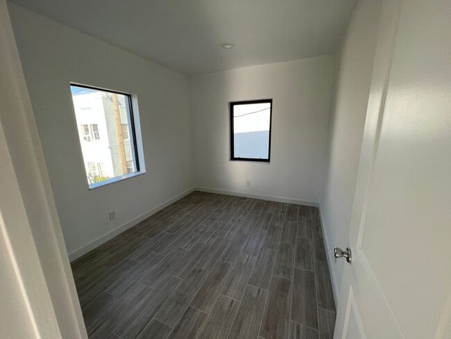 Building Photo - 544 NW 35 ST