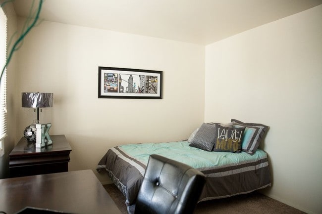 Building Photo - 116 Cherry