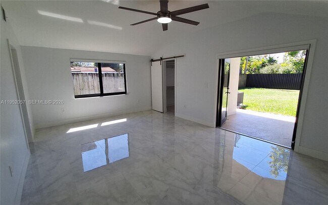 Building Photo - 216 Shadow Way