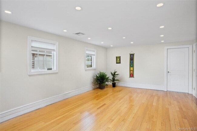 Building Photo - 78 Scott St