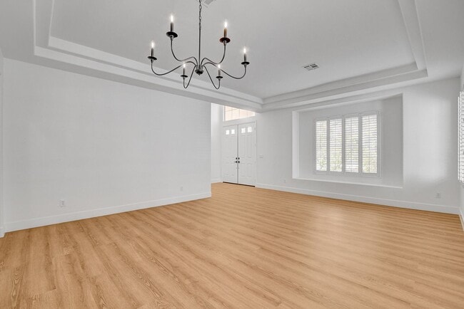 Building Photo - Popular Seven Hills Area, 1-Story, Complet...
