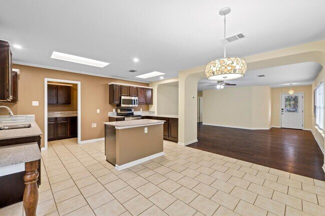 Building Photo - 1908 Matagorda Dr