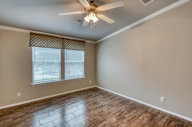 Building Photo - 826 Sandy Mountain Dr