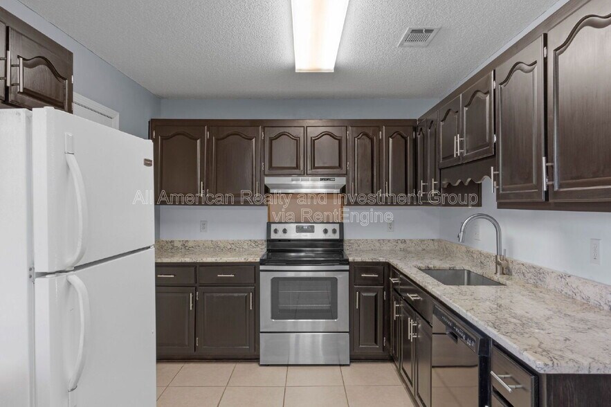 Building Photo - 2254 Calle De Cantabria