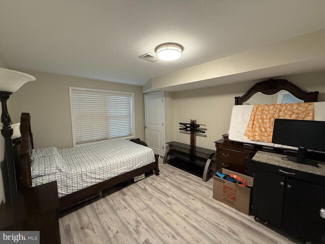 Building Photo - 42218 Castle Ridge Square
